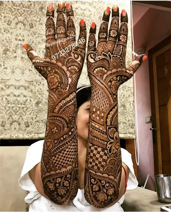 Heavy Motif With Outline Featuring Stylish Full Hand Mehndi Design Heavy Motif With Outline Featuring Stylish Full Hand Mehndi Design